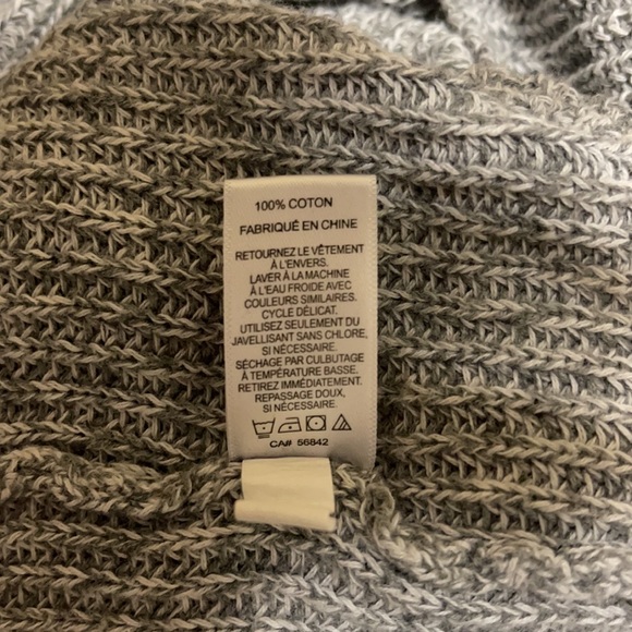 Express cold shoulder sweater 3/4 sleeves - Picture 4 of 4